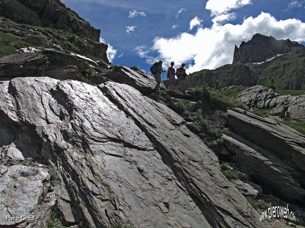 30 Passaggio tra rocce.jpg